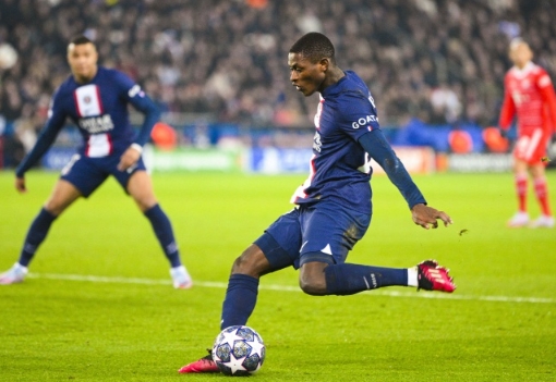 曼联冬窗引援迷雾：左路补强之选与困境突围