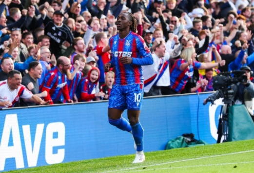 尤文那不勒斯抢人大战：埃泽成香饽饽