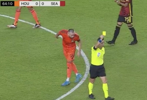 埃雷拉反思吐口水事件：从懊悔到展望