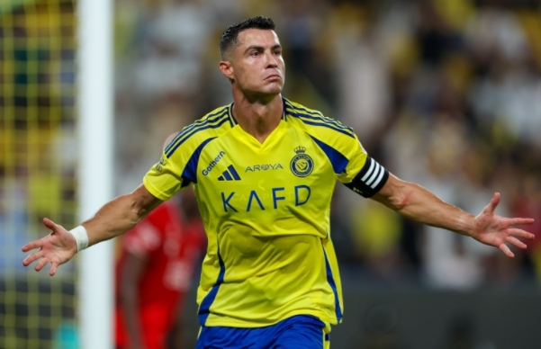 C 罗：追逐千球里程碑的足坛传奇