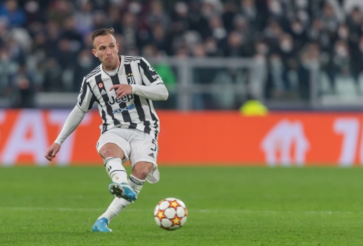 阿图尔的转会迷局：尤文与马赛的博弈