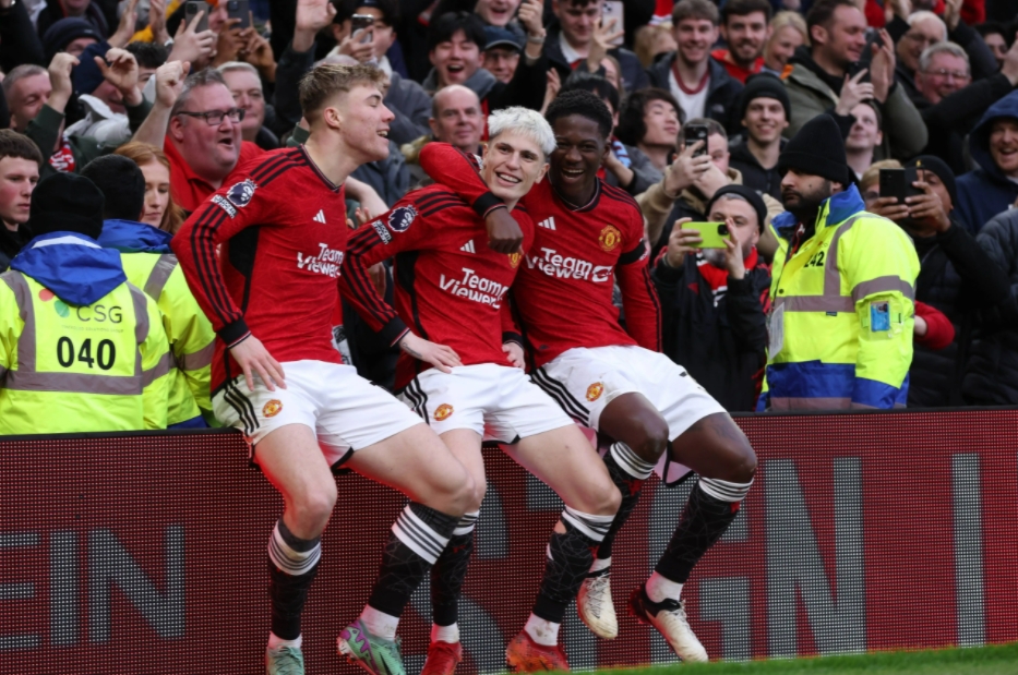    利物浦曼城对决：争冠路上的关键博弈