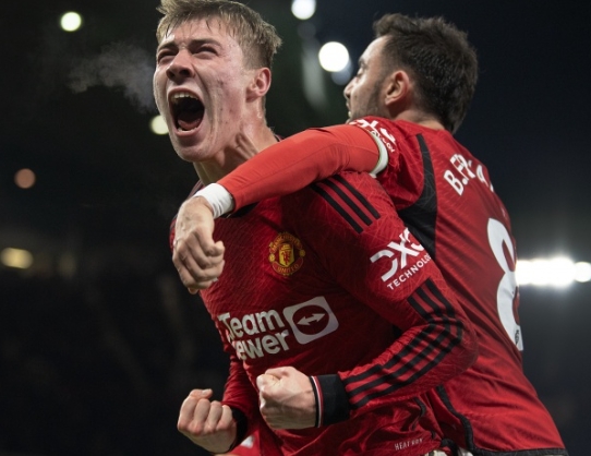 霍伊伦超越卡瓦尼：曼联锋线新希望崛起