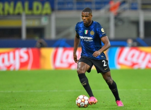 邓弗里斯续约：国米的未来布局与考量