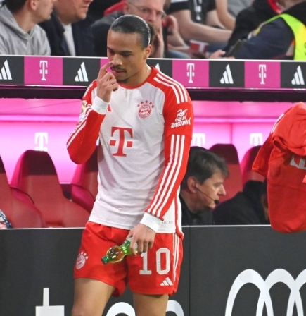 拜仁萨内之困：低迷表现与续约悬念