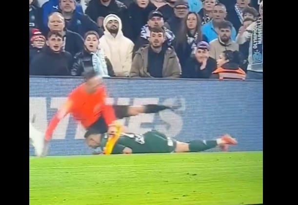    法甲焦点战之意外转折：边裁受伤风波