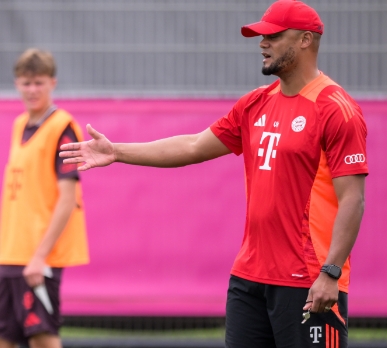 孔帕尼：拜仁新帅，以独特风格引领球队前行