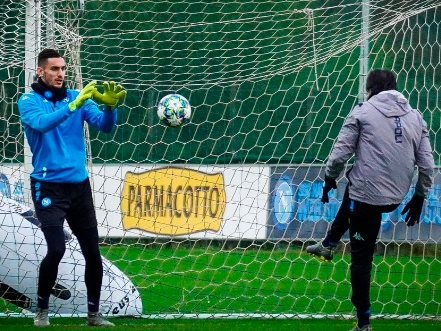 梅雷特转会风云：曼联国米的门将抢夺战