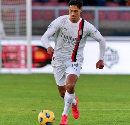 赖因德斯续约：米兰中场之星的璀璨新篇