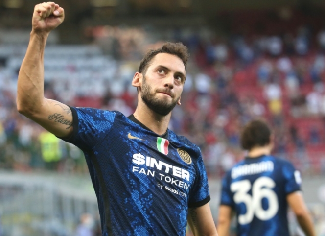 恰球王远射：国米 11 月最佳之荣耀