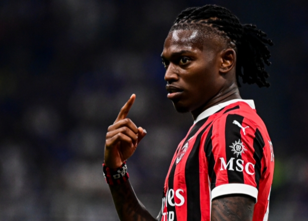 莱奥蜕变：米兰锋线之星焕新留守