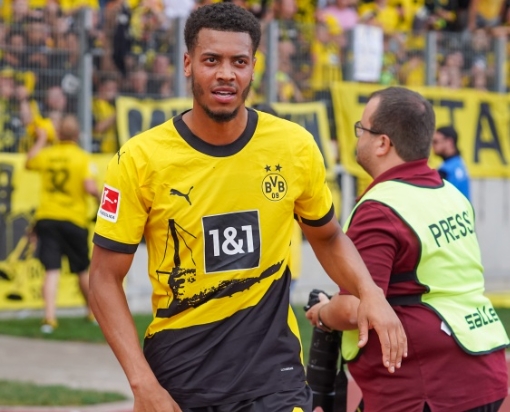 多特转会风云：中场进出的悬念与博弈