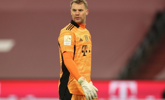 阿德勒析诺伊尔红牌：出击背后的防线谜题与战术纠葛