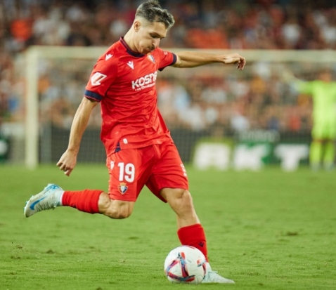 萨拉戈萨转会传闻：比利亚雷亚尔的觊觎与变数