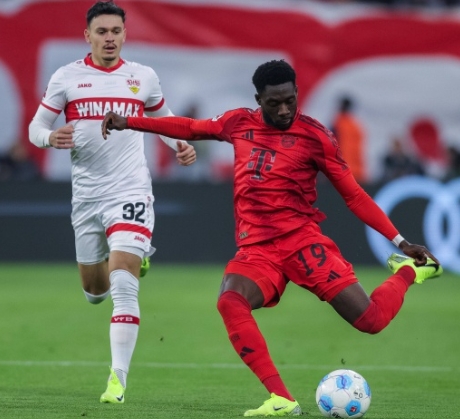 戴维斯续约风波：拜仁曼联皇马的转会棋局