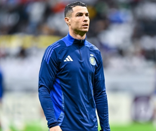 C 罗 转会新月传闻：科幻还是现实的足坛悬念