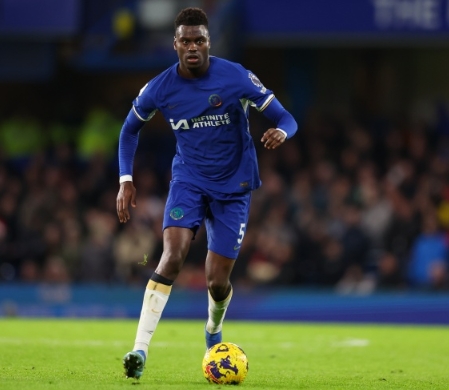 后防转会风云：巴迪亚西勒成焦点的多方博弈