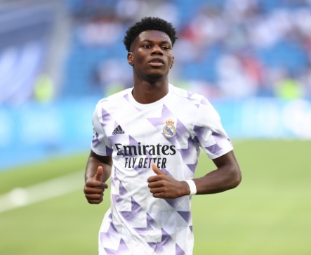 琼阿梅尼位置谜题：皇马中场与中卫之选的权衡