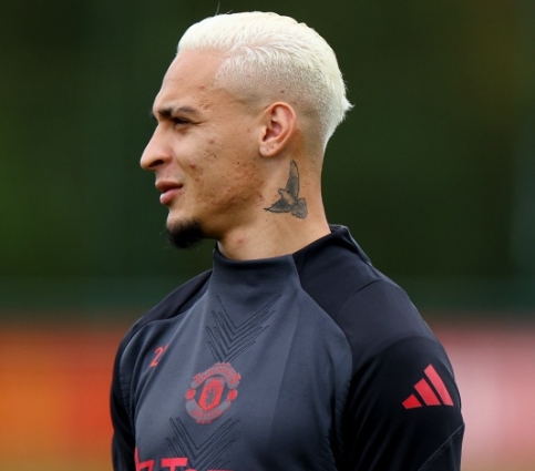 安东尼命运转折：曼联转会风云之边锋悬念