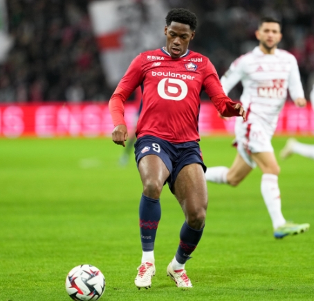 乔纳森戴维转会风云：法甲射手王的豪门抉择