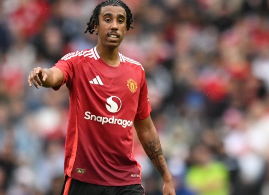 约罗曼联首秀：19 岁小将的梦想启航之战