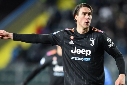 弗拉霍维奇转会疑云：尤文英超间的锋线抉择博弈