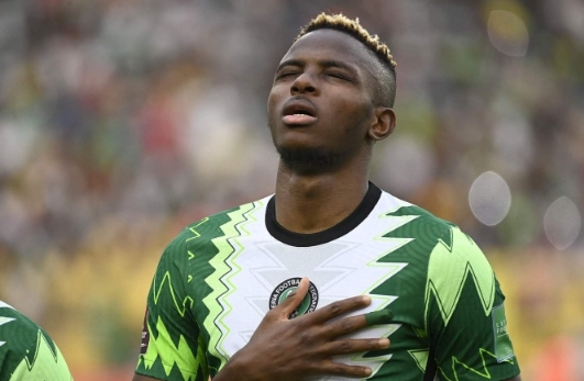 奥斯梅恩伤缺两周：加拉塔萨雷的挑战与应变