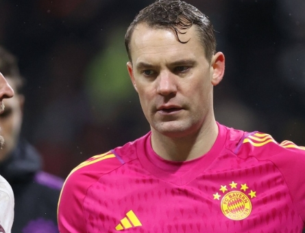 拜仁伤病谜题：诺伊尔缺阵与斯坦尼西奇回归之考