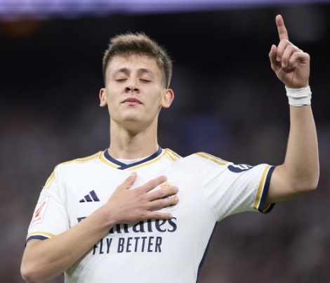 勒沃库森居勒尔转会谜局：追逐与抉择的足坛风云