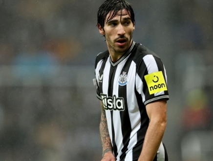 埃迪豪坚守托纳利：纽卡中场之核不动摇