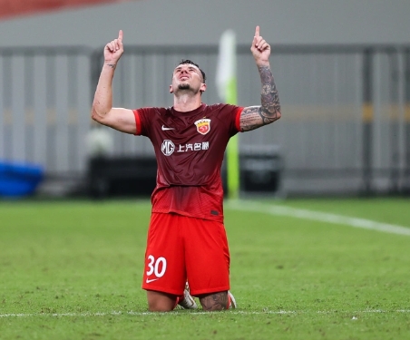 波普伤缺一月：纽卡门将之困待解