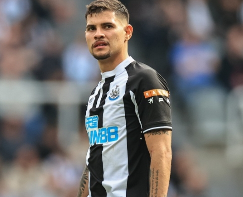 吉马良斯盛赞纽卡胜莱斯特城：团结奋进之路