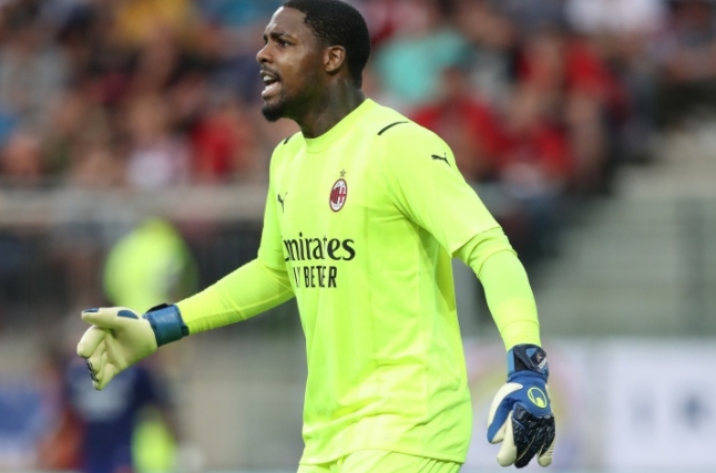 米兰续约三叉戟：剑指辉煌未来