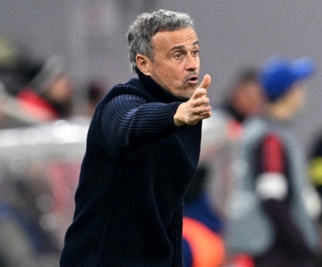 恩里克解码巴黎胜里昂：战术与球员的胜利密码