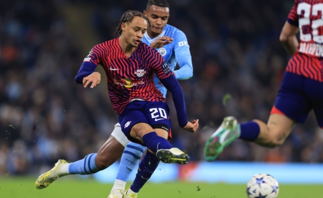 哈维 - 西蒙斯转会谜局：巴黎抉择与欧洲豪门逐鹿