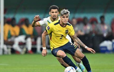 拜仁引援变局：维尔茨转折与西蒙斯机遇