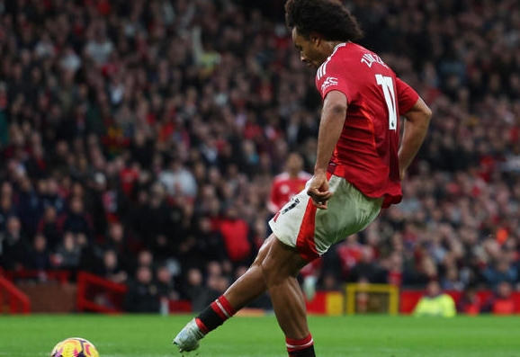 曼联 0 - 3 惨败伯恩茅斯：问题重重待解