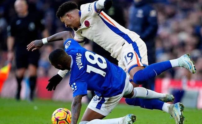 阿什利 - 扬伤病添变数：埃弗顿后防与未来之困