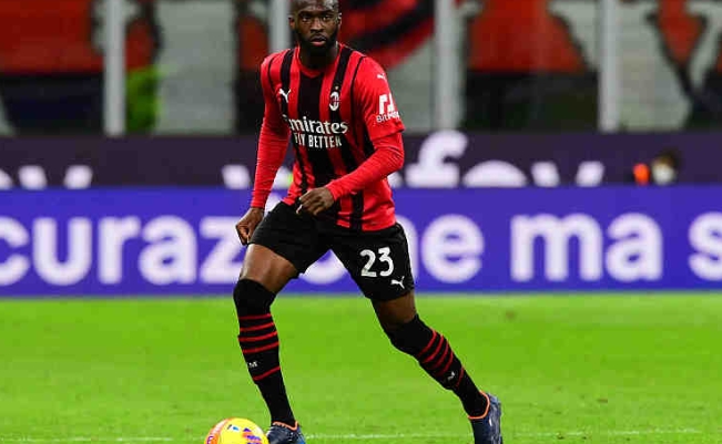 托莫里冬窗争夺战：英超意甲球队齐抢人