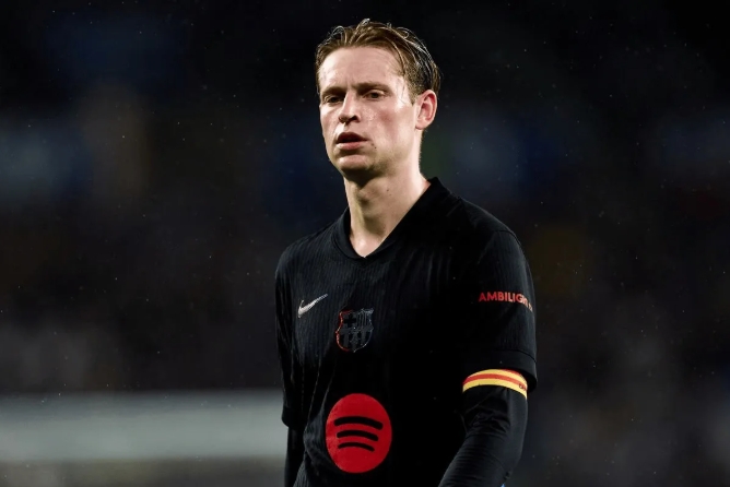 巴萨德容何去何从：陷入转会漩涡