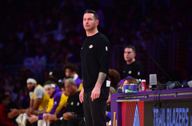 巴克利眼中雷迪克：湖人教练的争议与挑战