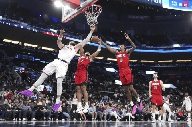 快船常规赛遇困境：对阵两强连败