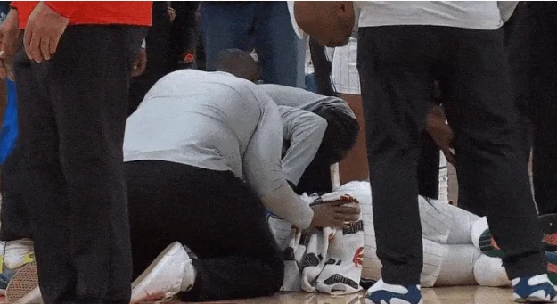 NBA 常规赛：魔术猛龙之战萨格斯受伤离场