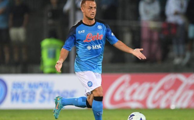 洛博特卡续约谈判开启 那不勒斯未来可期