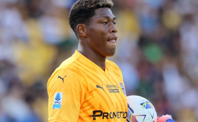 铃木彩艳引发欧洲足坛关注：曼联与拜仁的潜在争夺