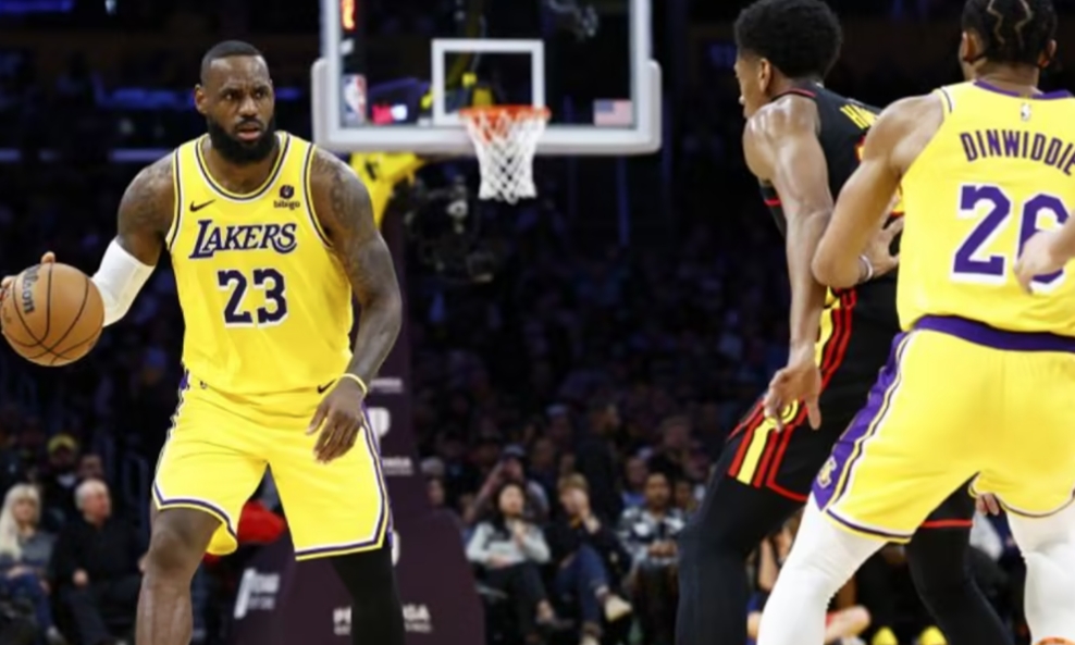 芬尼 - 史密斯渐入佳境：湖人胜鹰背后的成长拼图