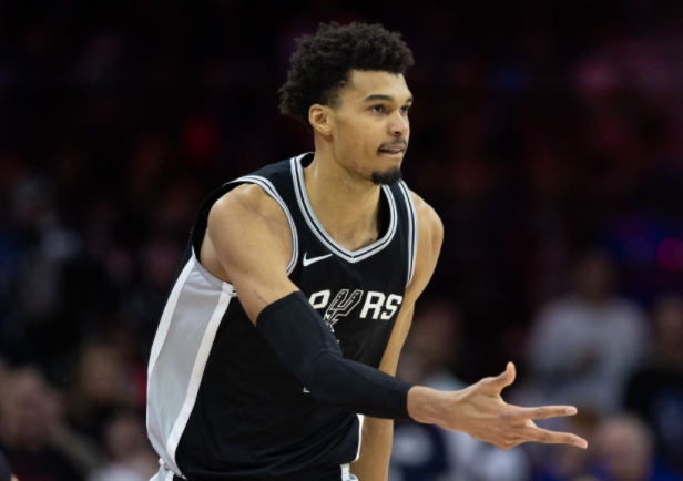 文班亚马百场历练，书写成长篇章