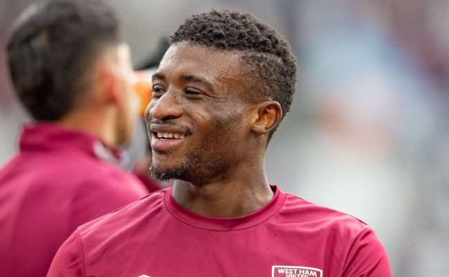 库杜斯畅谈英超与范迪克：在挑战中成长