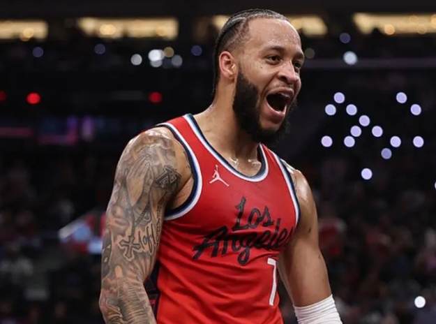 快船胜老鹰：科菲闪耀赛场