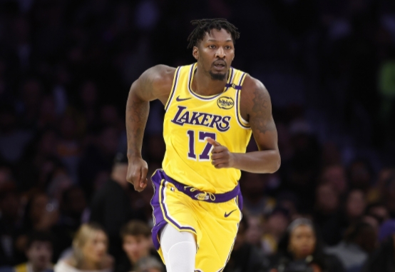 贝弗利眼中的芬尼 - 史密斯，在西部的发展与挑战